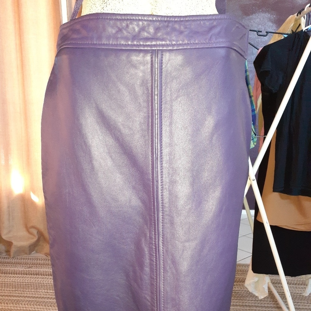 Vintage DKNY Knee Length  100% Leather skirt